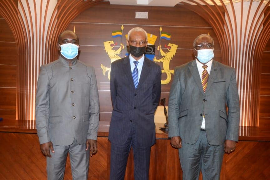Le Maire de la Commune de Libreville Eugène M'BA a procédé ce 12 Janvier 2021 aux installations respectives de son Directeur de Cabinet Guy Amour MOUTOUKI et Max Florent NDONG MOUKANJO, Inspecteur Général Municipal.
