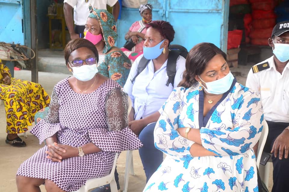 Etape 3 : Marché de Nkembo , toujours dans le cadre de la campagne de sensibilisation contre la Covid-19.  Le Deuxième Adjoint au Maire du 2ème arrondissement de la commune de Libreville Nicolas MOUSSOTSI
