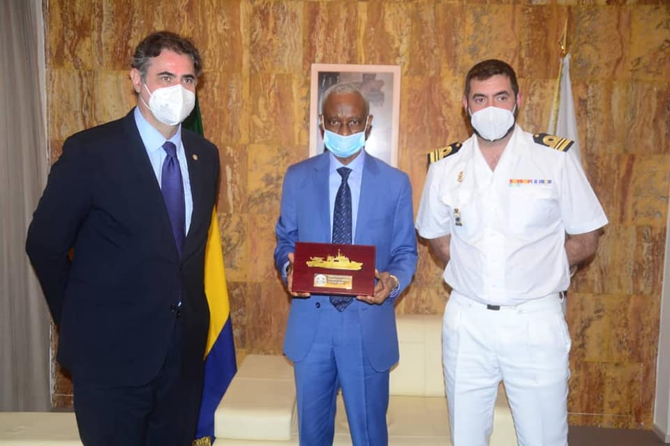 L'ambassadeur d'Espagne chez le Maire de Libreville.