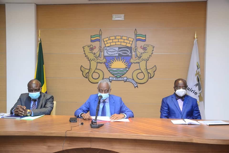 Réunion entre le Maire de Libreville et les services en charge du Recouvrement des Recettes Municipales.