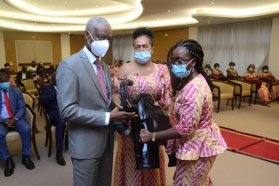 Cérémonie d'hommage au Maire de Libreville par le Réseau des Femmes Agents Municipaux.