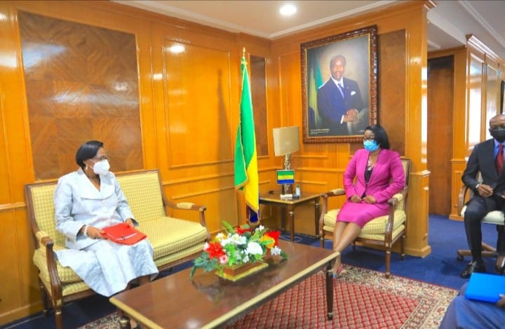 Le Maire de la Commune de Libreville Christine MBA NDUTUME reçue à la Primature.