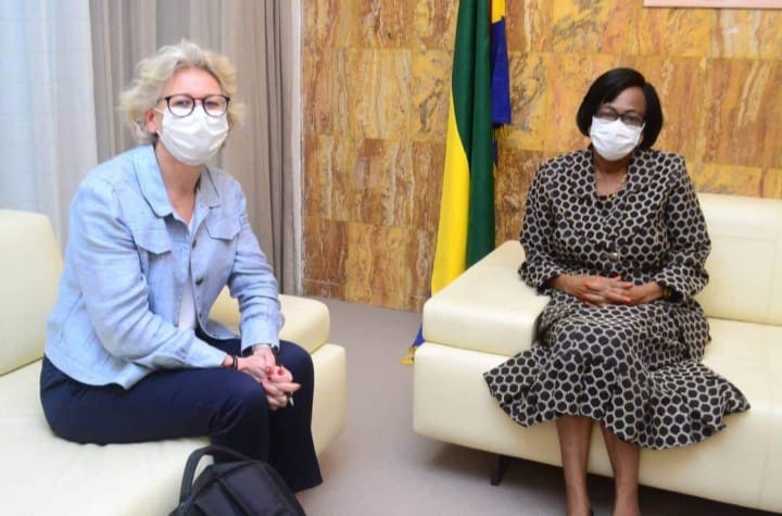 Le Maire de la Commune de Libreville, Marie Christine MBA NDUTUME reçoit en audience le Responsable de la française Oberthur Solutions, Marie-Line FRAYSSE