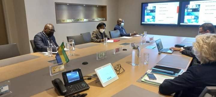 SÉANCE DE TRAVAIL À PARIS ENTRE LE MAIRE DE LIBREVILLE  ET LES RESPONSABLES DE LA SOCIÉTÉ OBERTHUR SOLUTIONS 