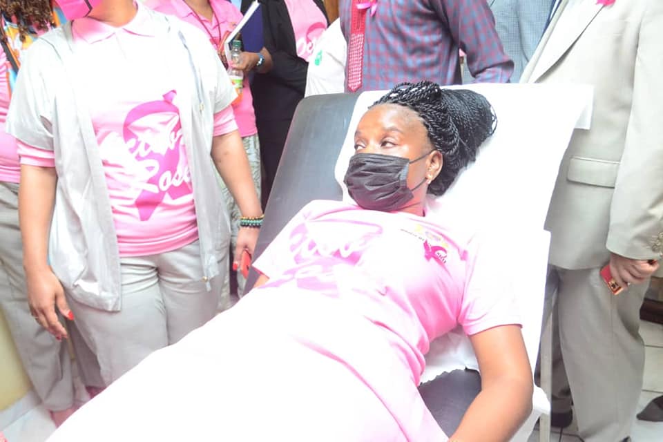 OCTOBRE ROSE - HDV: LANCEMENT DE LA CAMPAGNE DE SENSIBILISATION ET DE DÉPISTAGE DANS LES MARCHÉS DE LIBREVILLE