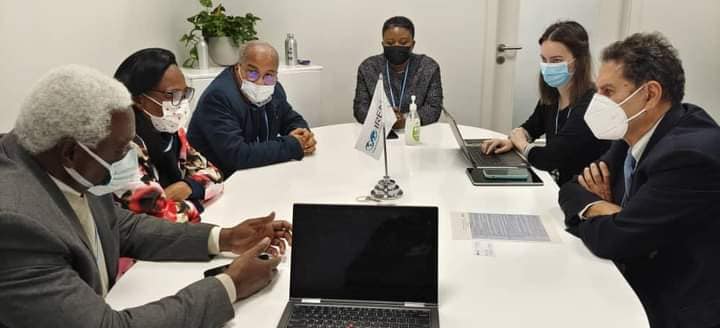 Sitôt arrivée à Glasgow ce matin, Madame Christine Mba Ndutume épouse Mihindou, Maire de la Commune de Libreville, a procédé aux premiers échanges prévus dans le programme de CGLU Afrique à la #COP26. 