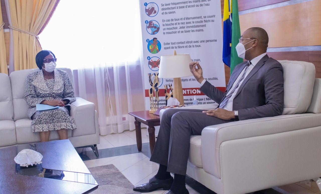 Le Ministre de la Santé, Dr.Guy Patrick Obiang Ndong a reçu en audience Madame Christine Mba Ndutume Mihindou, Maire de la Commune de Libreville.